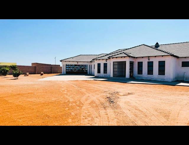 4 BEDROOM HOUSE FOR SALE IN MANKWENG